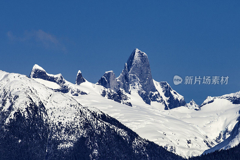 魔鬼拇指，或Taalkhunaxhkʼu Shaa在特林吉特，是一个山在斯迪金冰盖地区的阿拉斯加和不列颠哥伦比亚省边境。